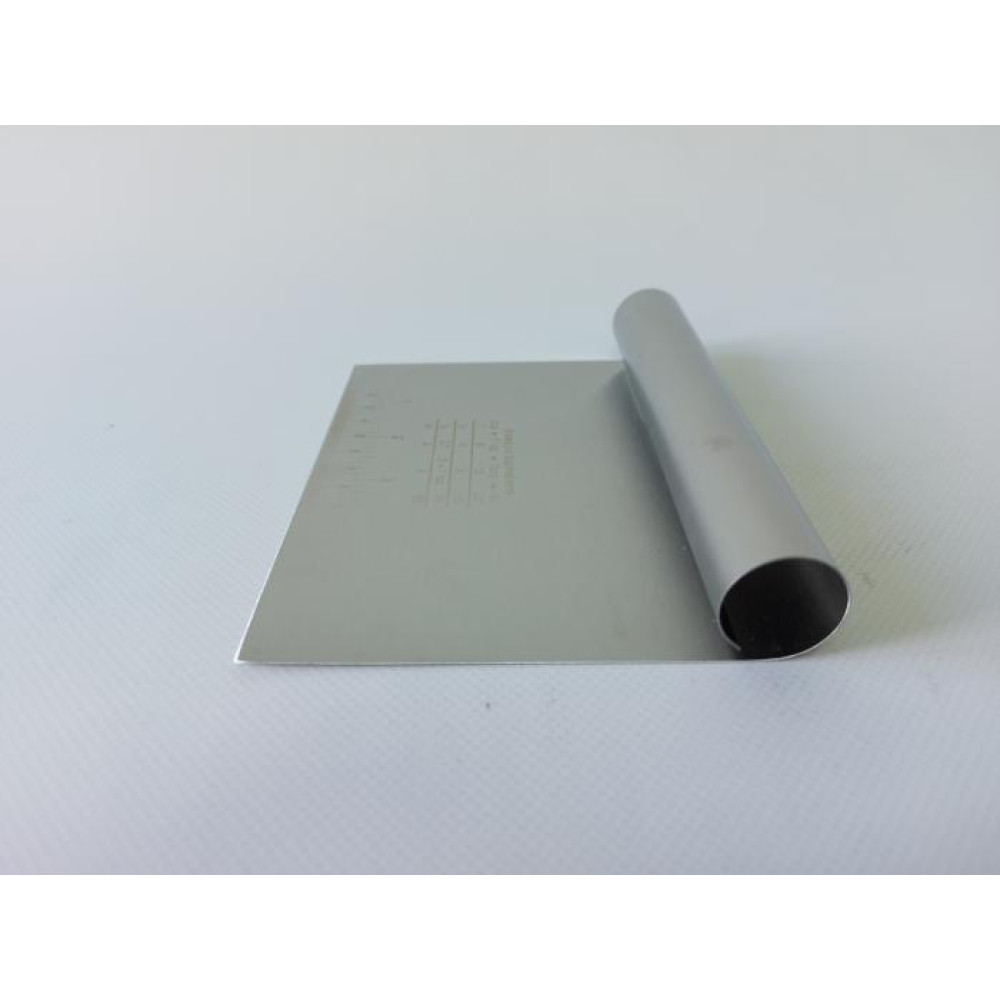 Шпатель скребок из нержавейки кондитерский ровный с линейкой 15*12 cm